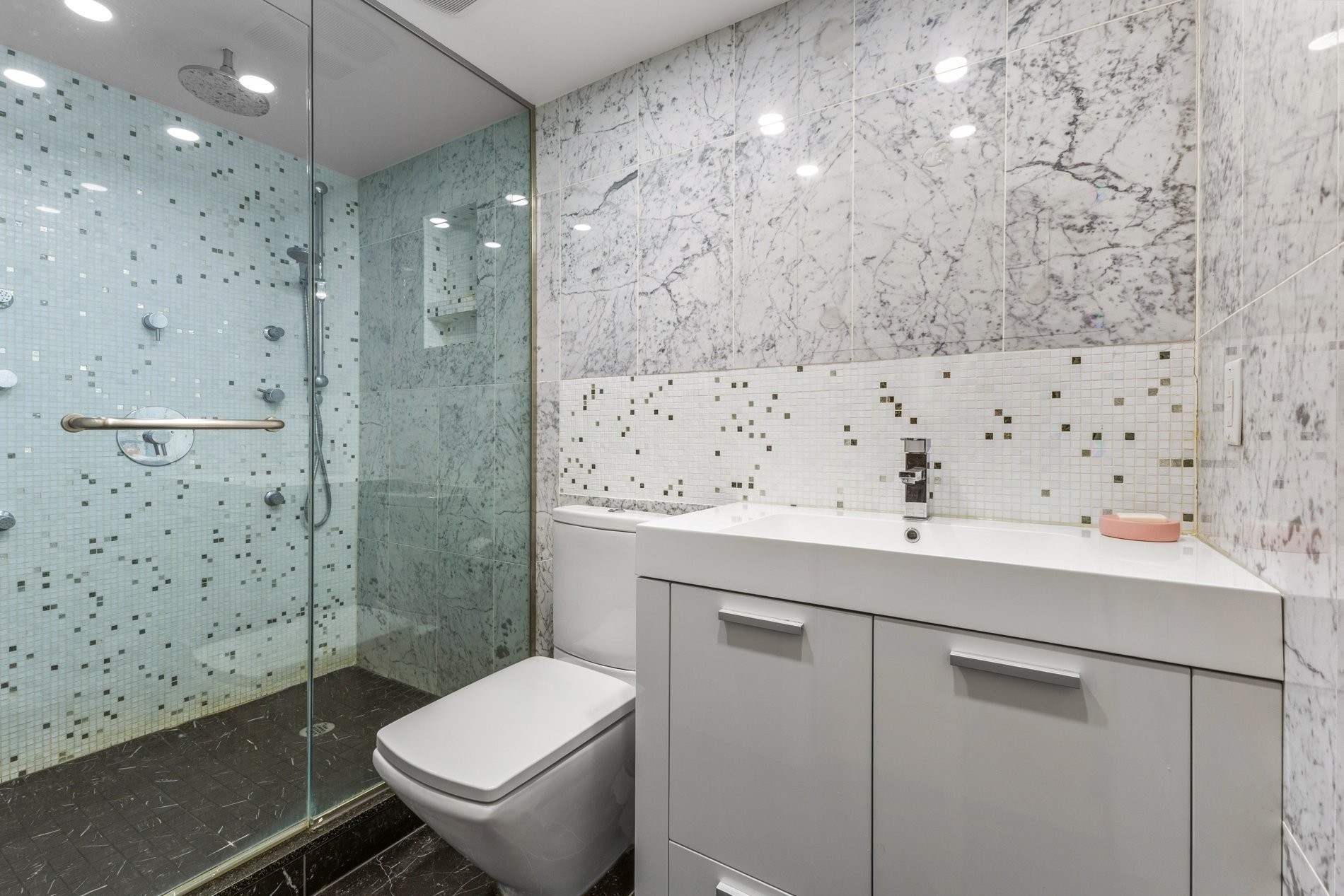 









1275


Av. Van Horne

, 41,
Montréal (Outremont),




QC
H2V1K5

