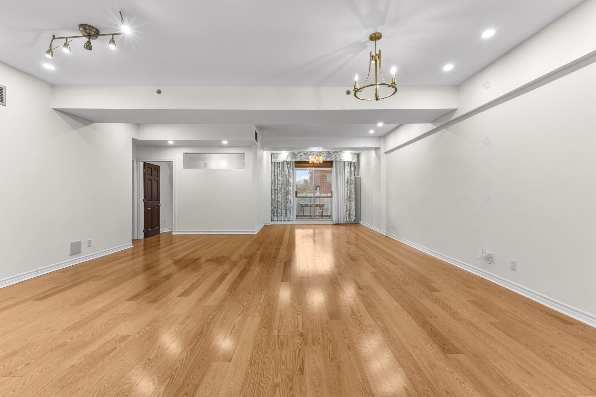 









1275


Av. Van Horne

, 41,
Montréal (Outremont),




QC
H2V1K5

