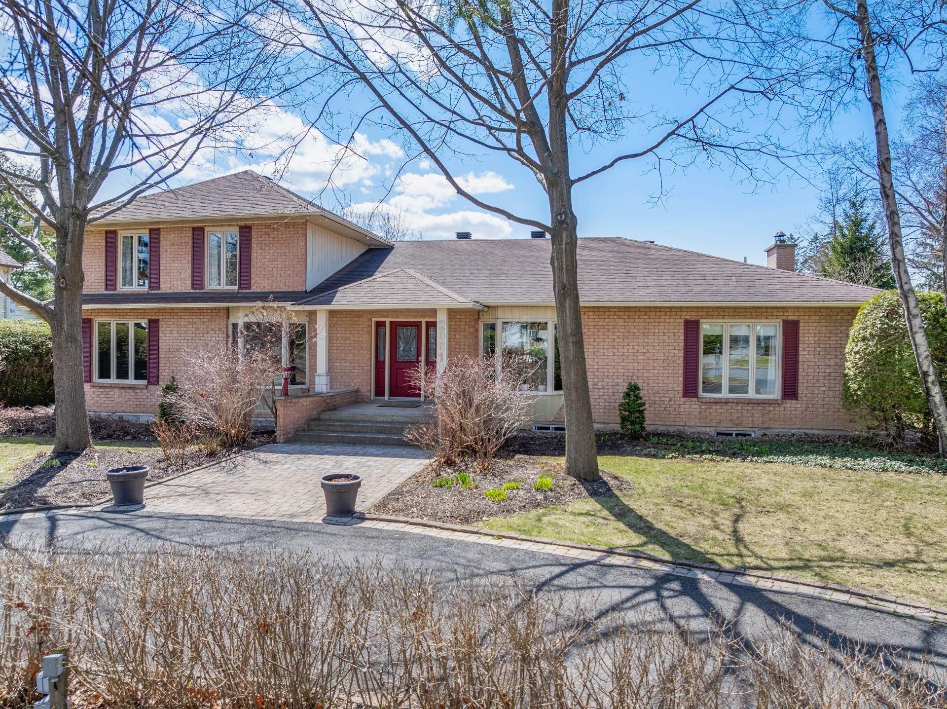 









2081


Rue Montarville

,
Saint-Bruno-de-Montarville,




QC
J3V3V8


