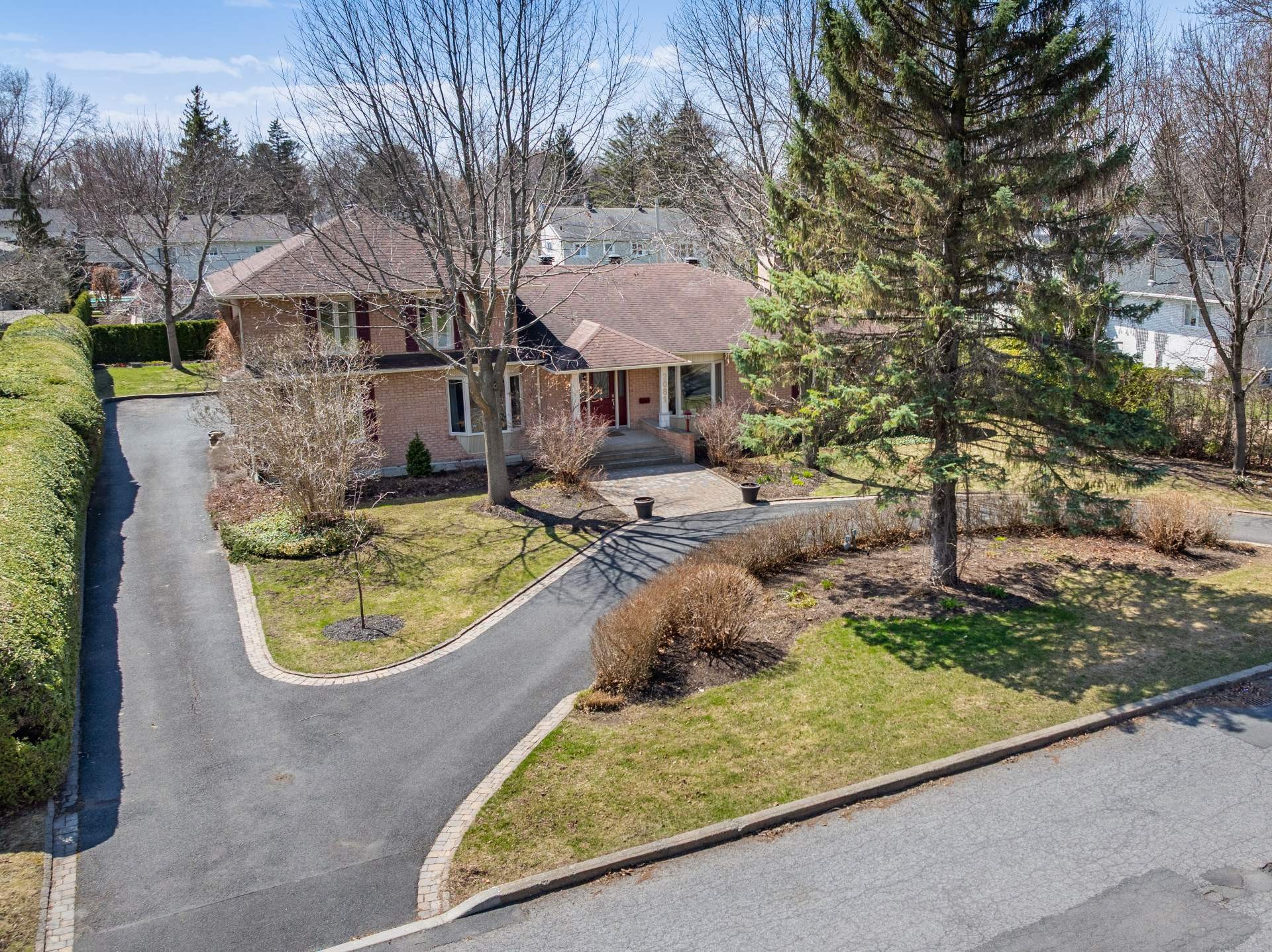 









2081


Rue Montarville

,
Saint-Bruno-de-Montarville,




QC
J3V3V8

