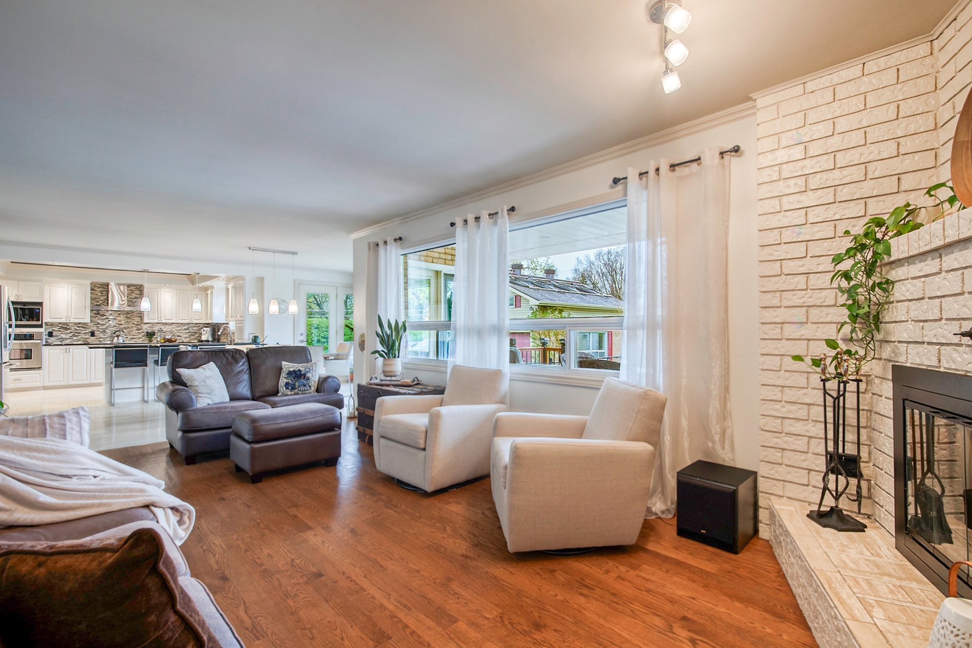 









2081


Rue Montarville

,
Saint-Bruno-de-Montarville,




QC
J3V3V8

