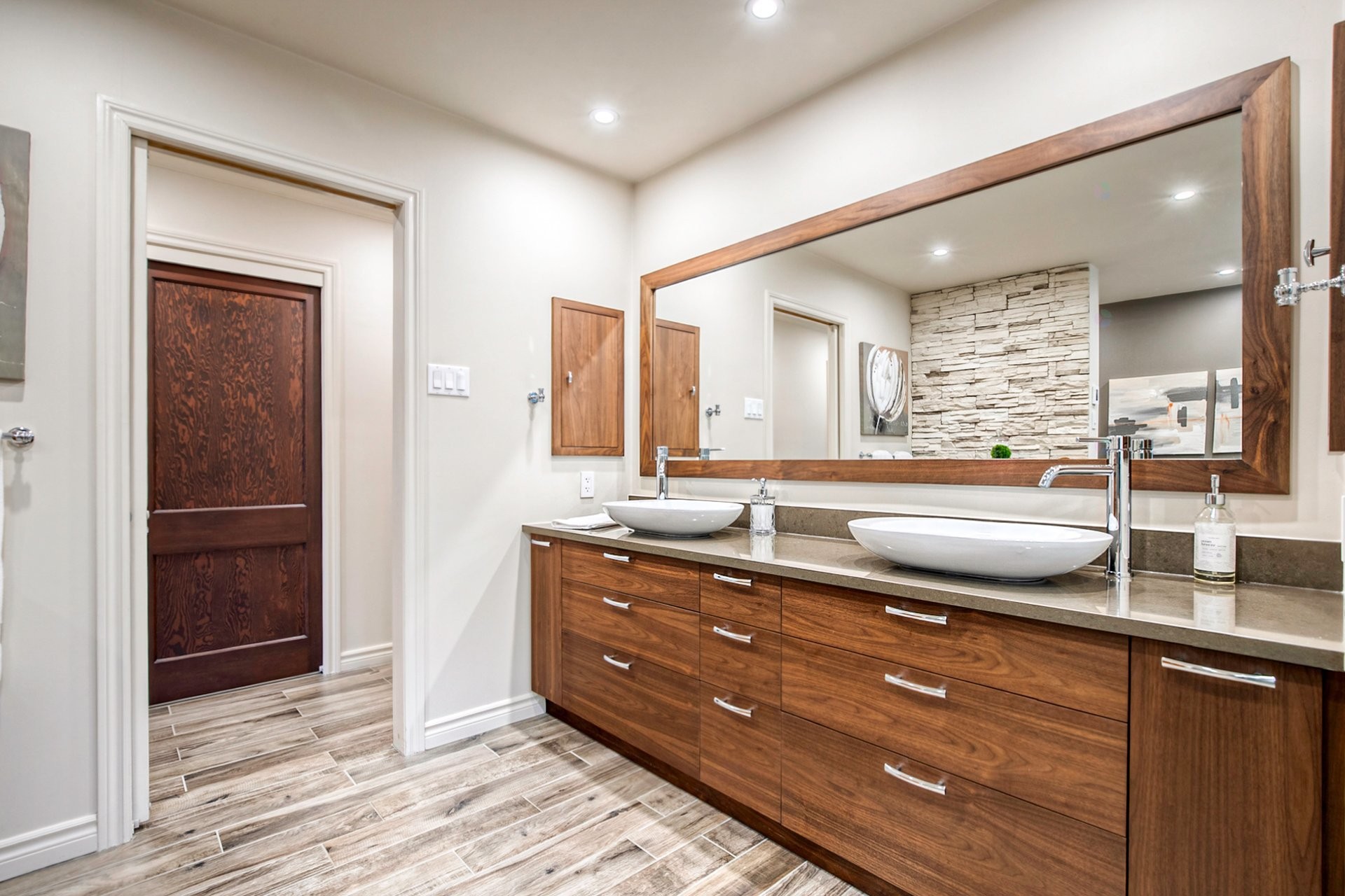 









2081


Rue Montarville

,
Saint-Bruno-de-Montarville,




QC
J3V3V8

