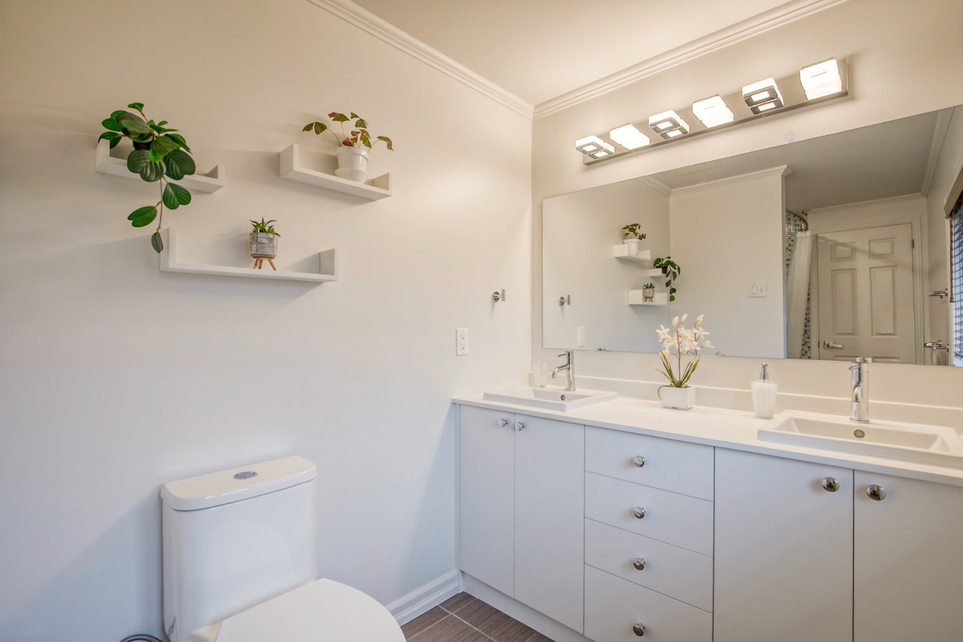 









2081


Rue Montarville

,
Saint-Bruno-de-Montarville,




QC
J3V3V8

