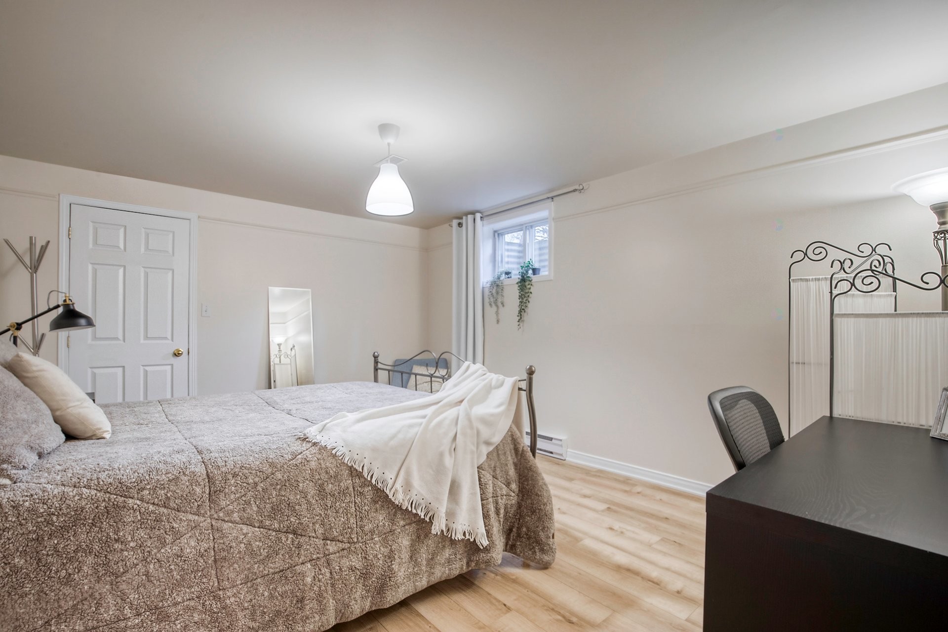 









2081


Rue Montarville

,
Saint-Bruno-de-Montarville,




QC
J3V3V8

