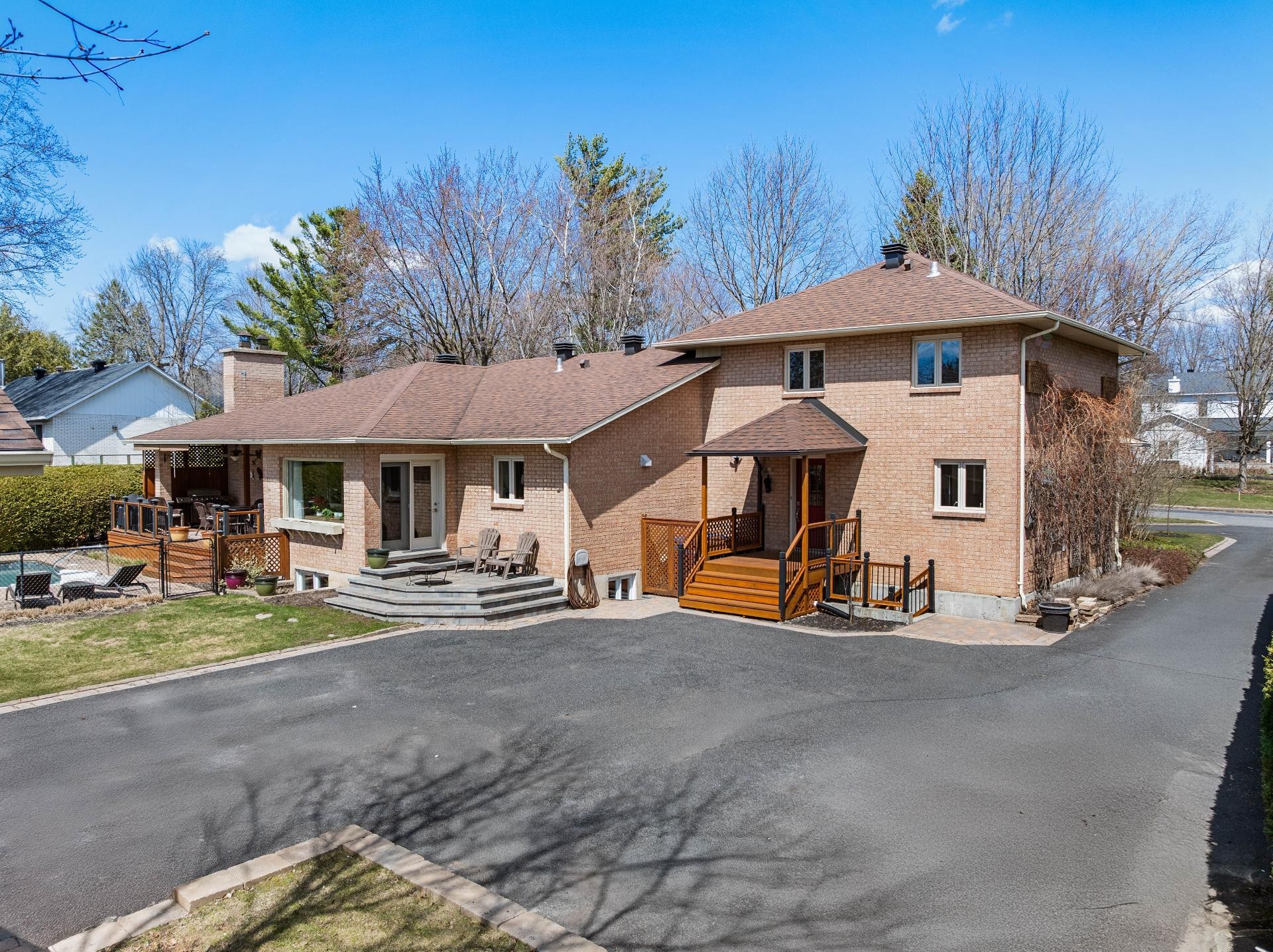 









2081


Rue Montarville

,
Saint-Bruno-de-Montarville,




QC
J3V3V8

