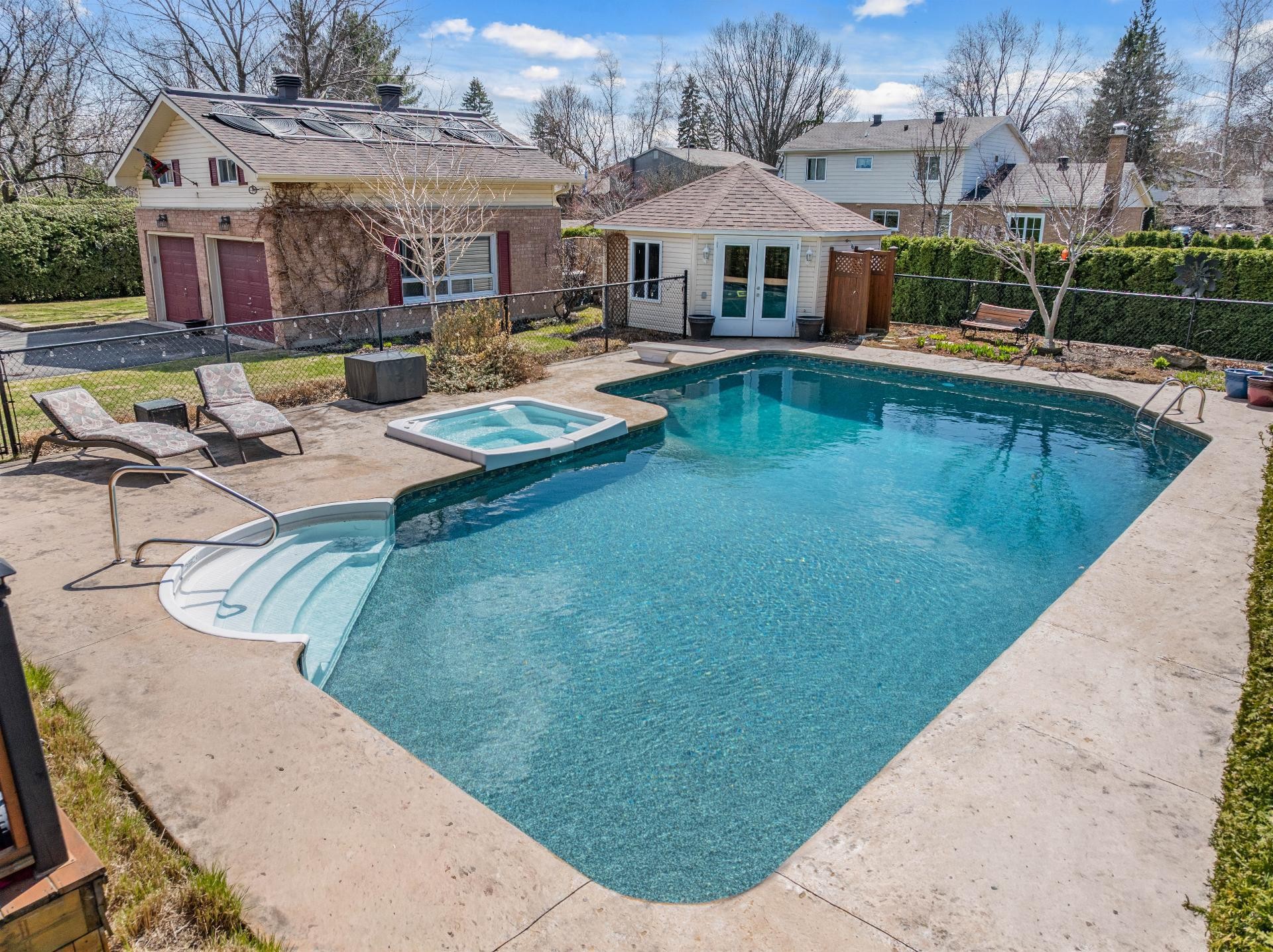 









2081


Rue Montarville

,
Saint-Bruno-de-Montarville,




QC
J3V3V8

