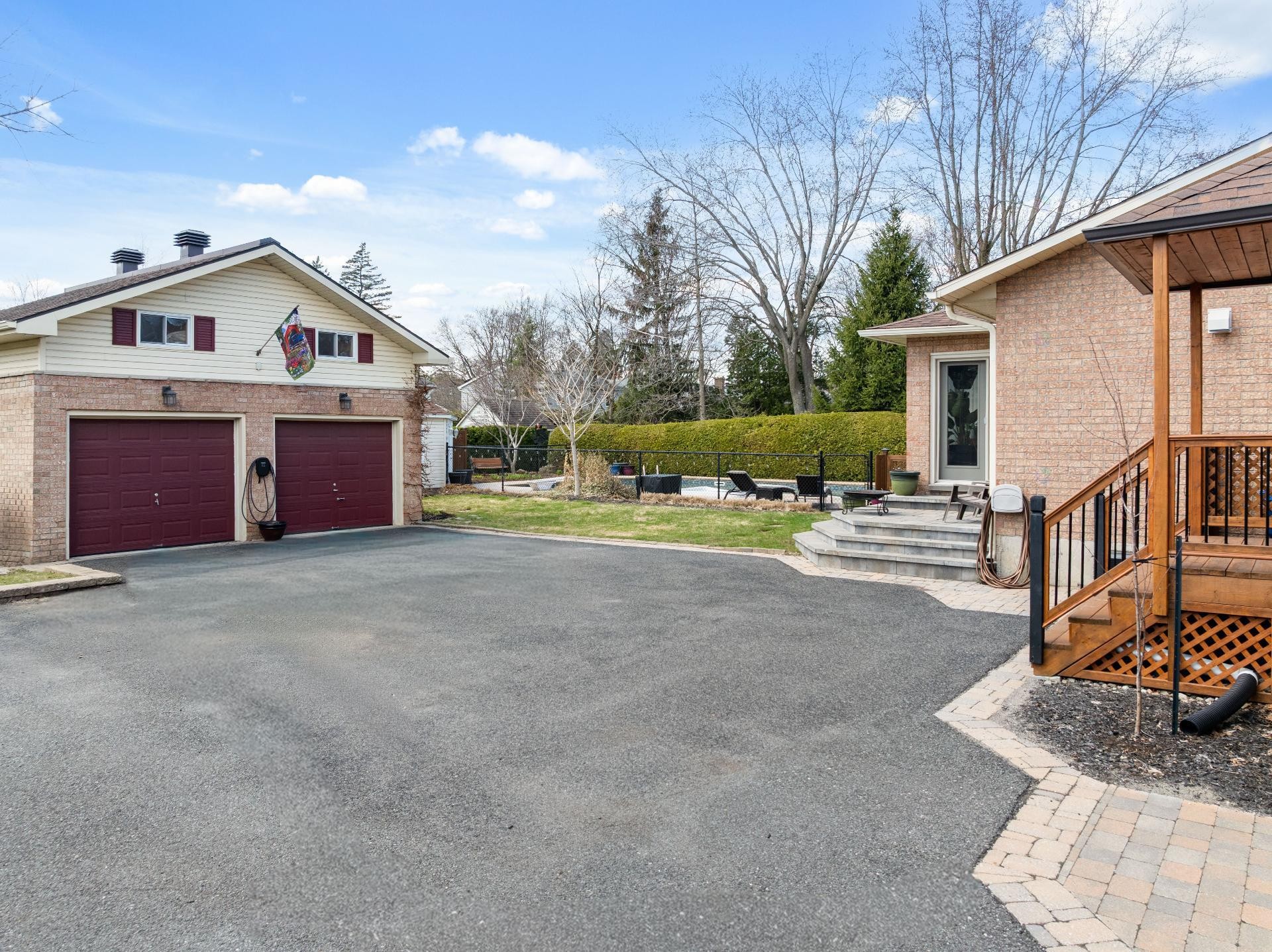









2081


Rue Montarville

,
Saint-Bruno-de-Montarville,




QC
J3V3V8

