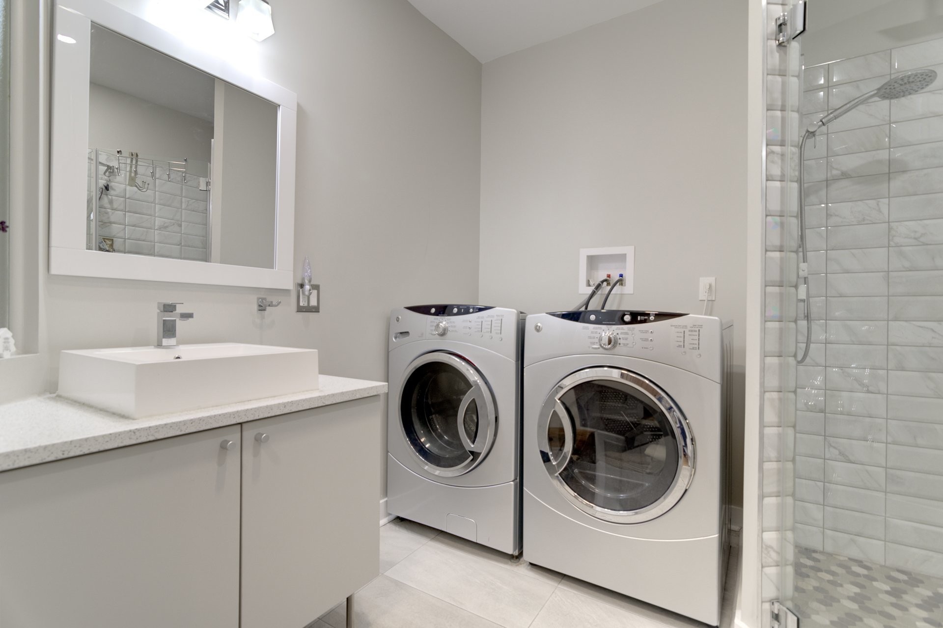 









6299

 - 6301


Rue St-Hubert

,
Montréal (Rosemont/La Petite-Patrie),




QC
H2S2L9

