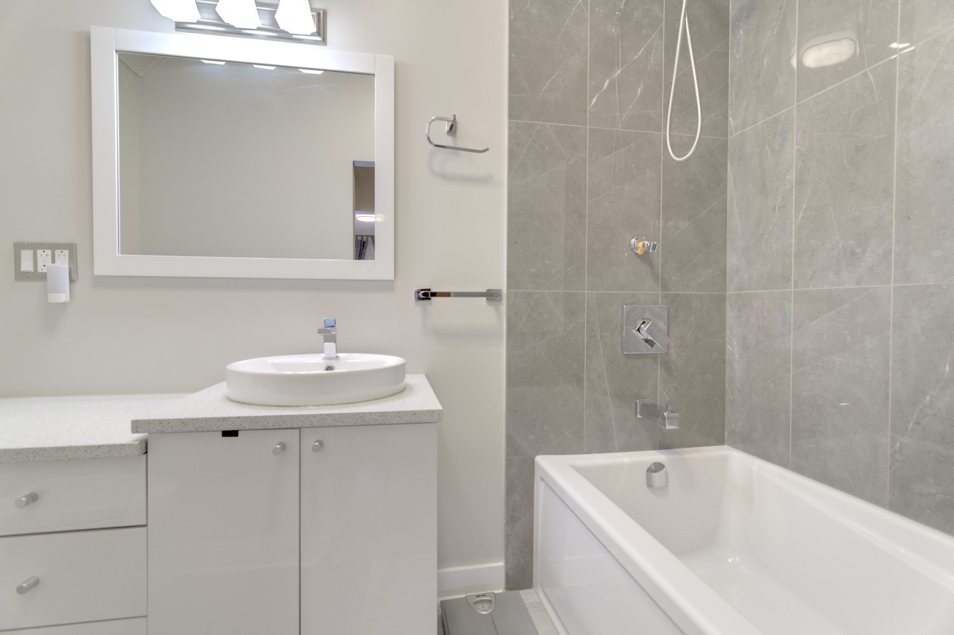 









6299

 - 6301


Rue St-Hubert

,
Montréal (Rosemont/La Petite-Patrie),




QC
H2S2L9

