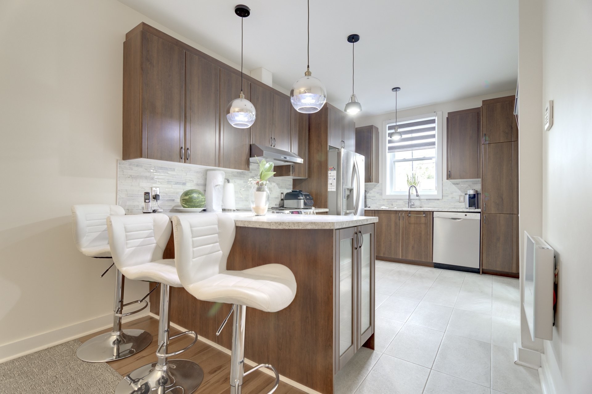 









6299

 - 6301


Rue St-Hubert

,
Montréal (Rosemont/La Petite-Patrie),




QC
H2S2L9

