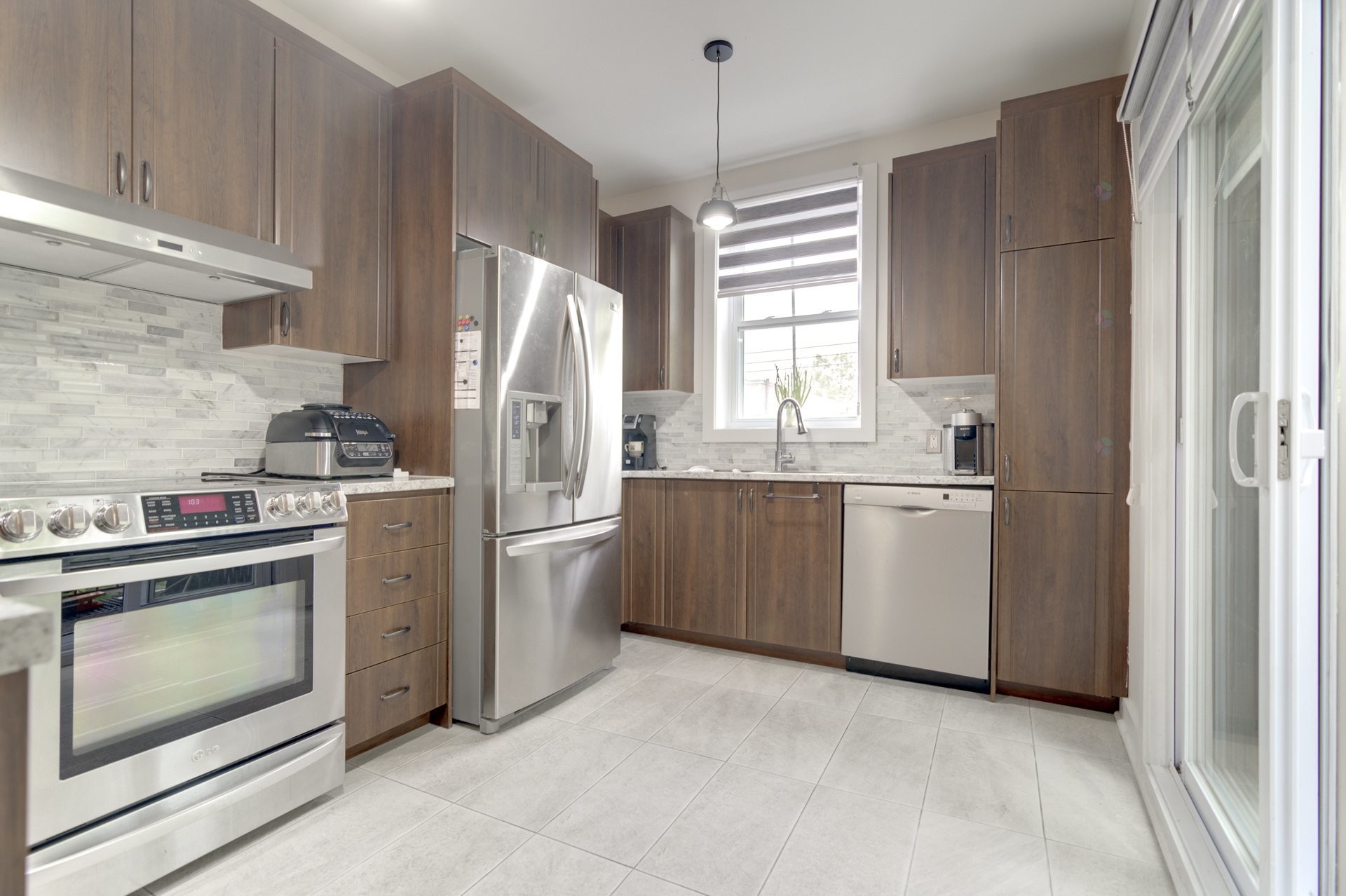 









6299

 - 6301


Rue St-Hubert

,
Montréal (Rosemont/La Petite-Patrie),




QC
H2S2L9

