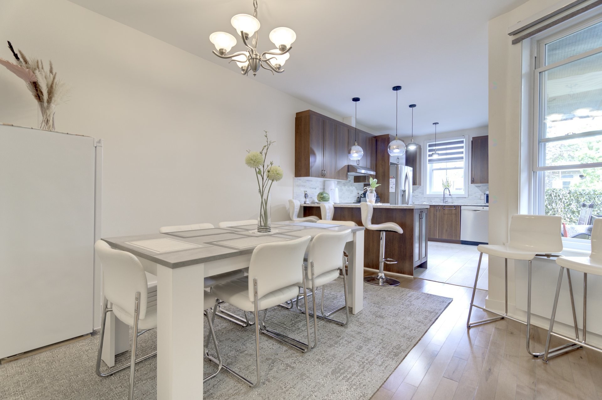 









6299

 - 6301


Rue St-Hubert

,
Montréal (Rosemont/La Petite-Patrie),




QC
H2S2L9


