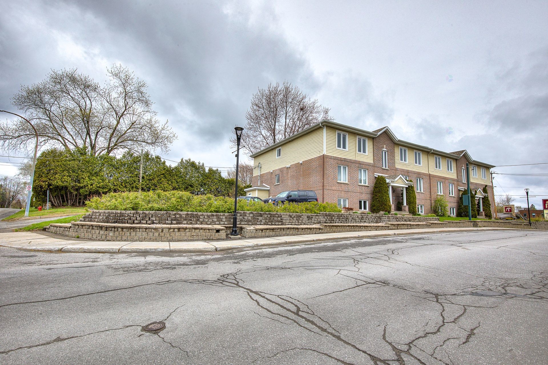 









75


Ch. de la Grande-Côte

, 2,
Boisbriand,




QC
J7G1C2

