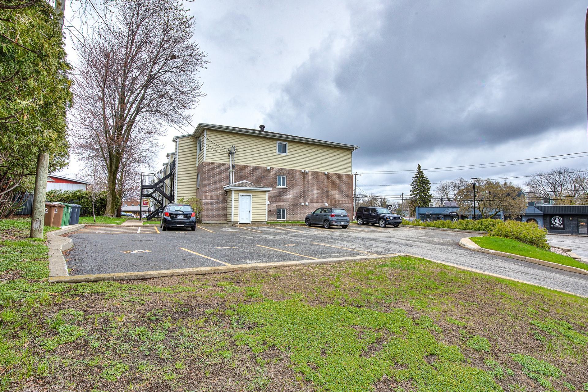 









75


Ch. de la Grande-Côte

, 2,
Boisbriand,




QC
J7G1C2

