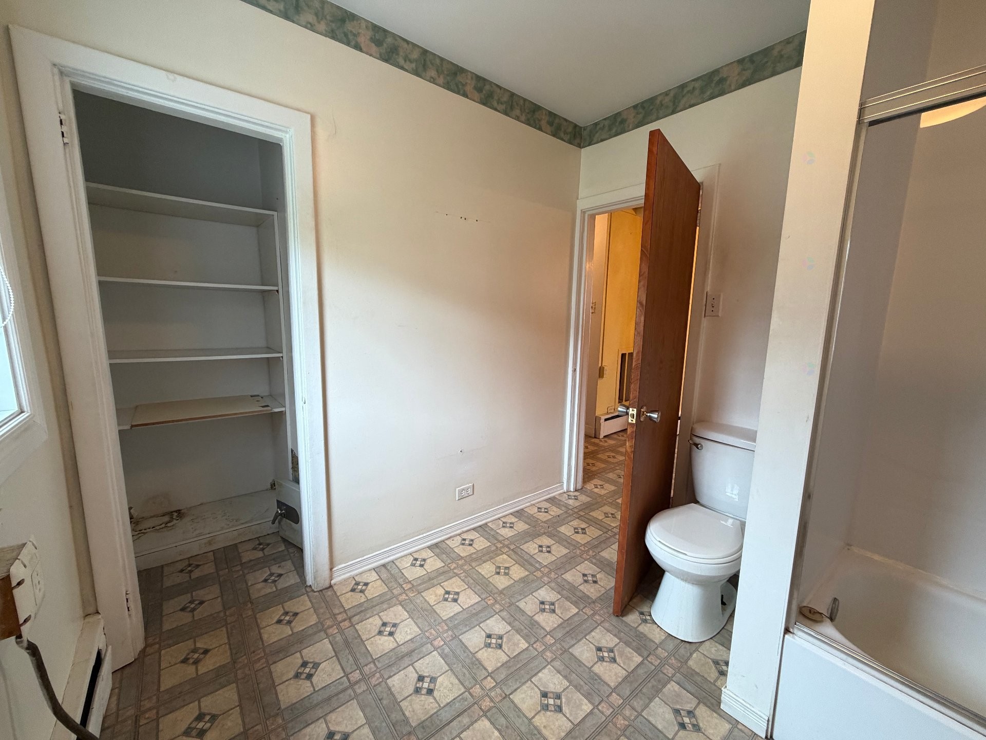 









166


Rue Durocher

,
Gatineau (Hull),




QC
J8Y2S6

