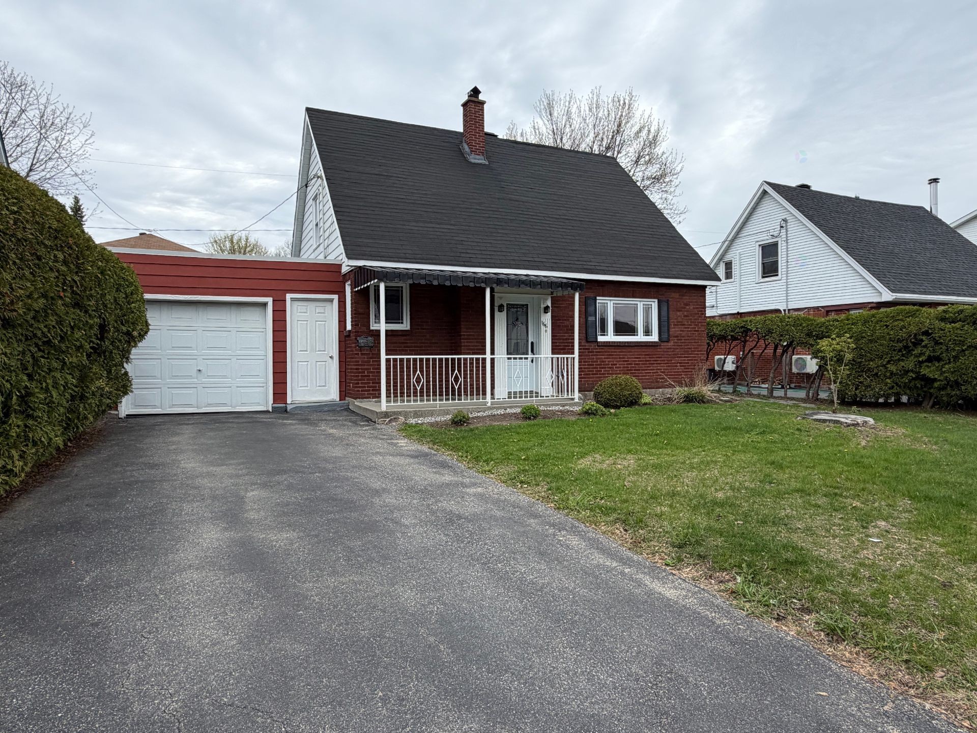 









166


Rue Durocher

,
Gatineau (Hull),




QC
J8Y2S6

