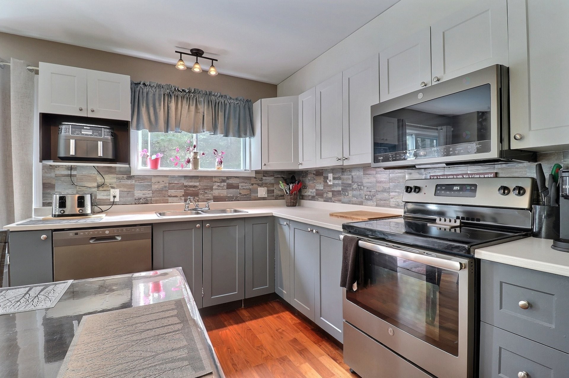 









257


Ch. du Chevreuil-Blanc

,
Bowman,




QC
J0X3C0

