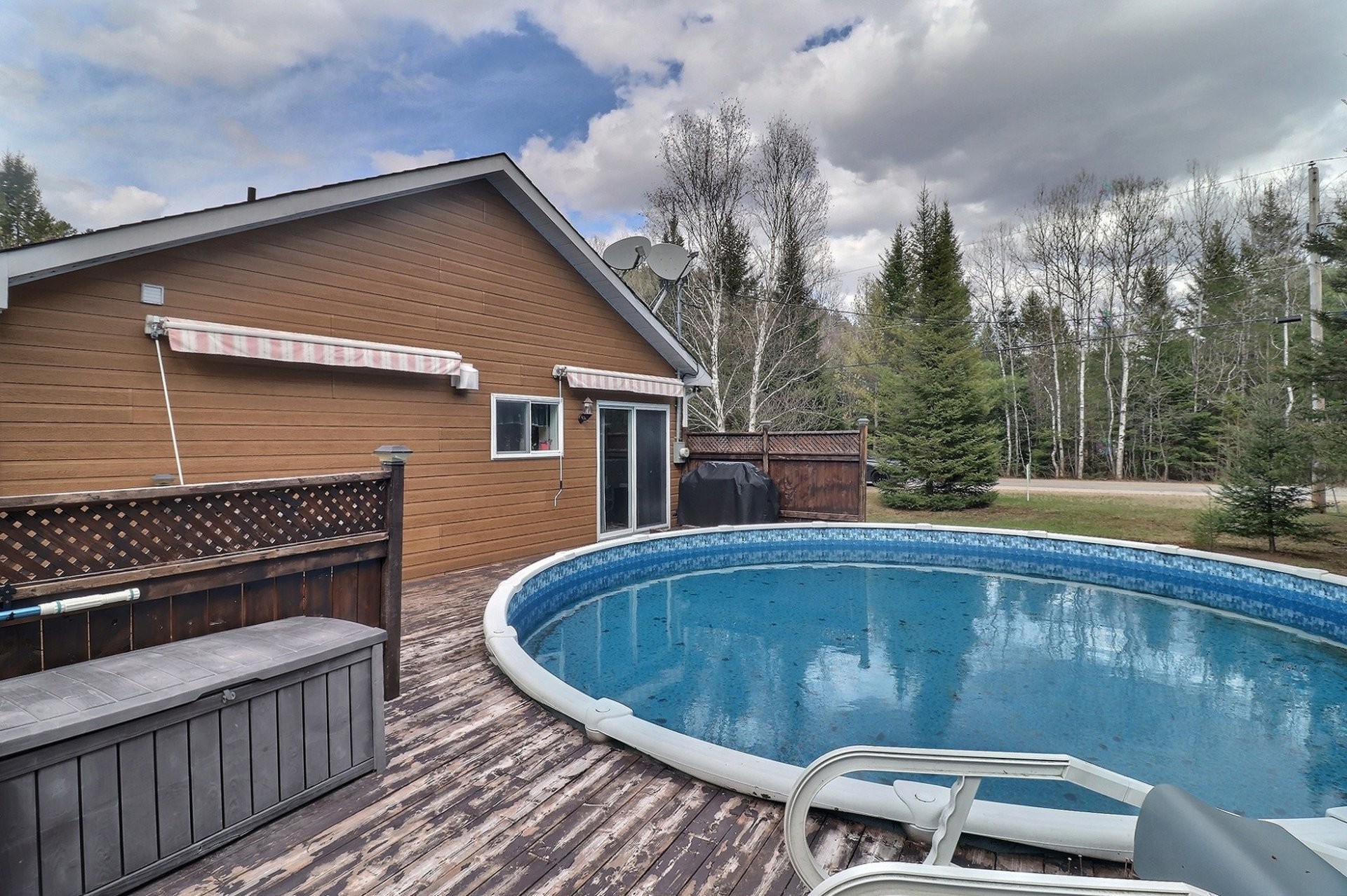 









257


Ch. du Chevreuil-Blanc

,
Bowman,




QC
J0X3C0

