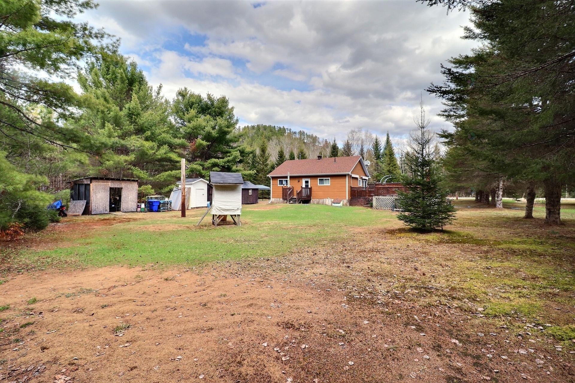 









257


Ch. du Chevreuil-Blanc

,
Bowman,




QC
J0X3C0

