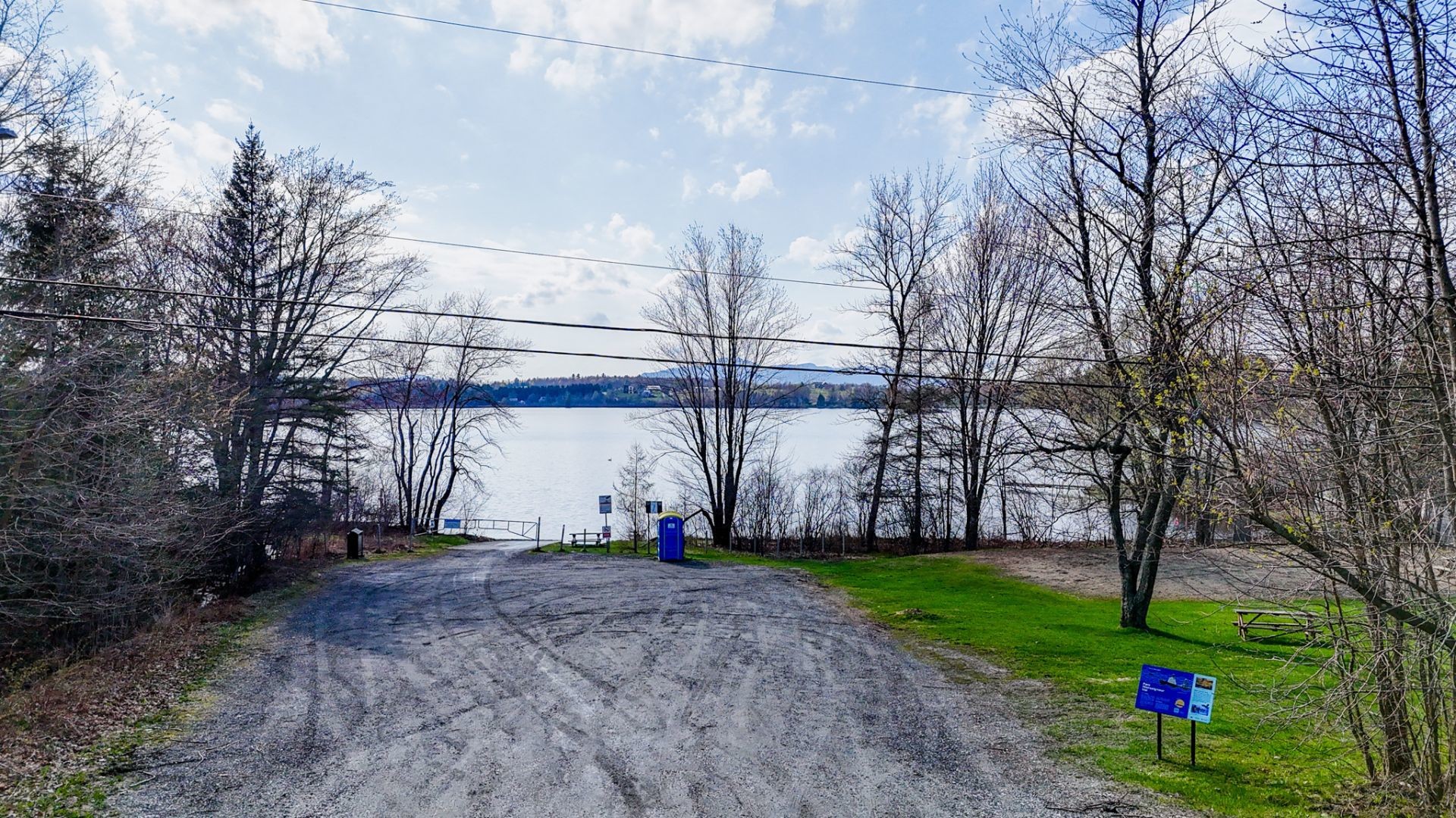 












Rue Dubois

,
Sainte-Catherine-de-Hatley,







QC
J0B1W0


