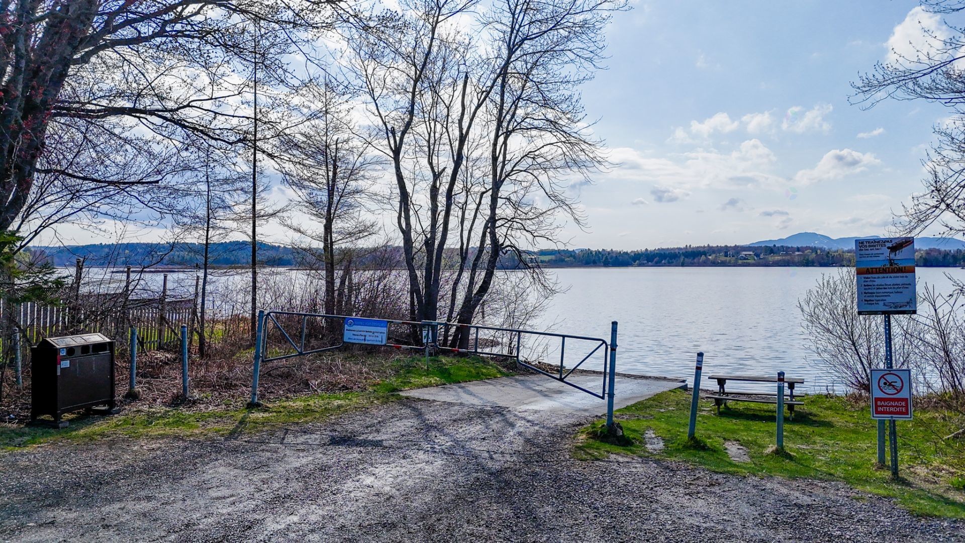 












Rue Dubois

,
Sainte-Catherine-de-Hatley,







QC
J0B1W0

