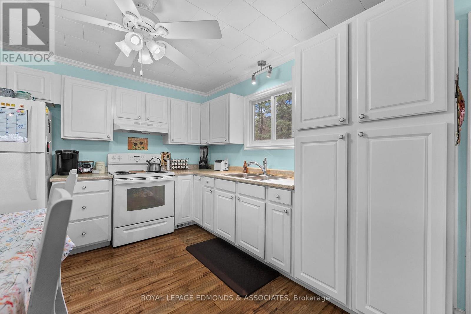 












626 PECOSKIE DRIVE

,
Killaloe, Hagarty and Richards,




Ontario
K0J2A0

