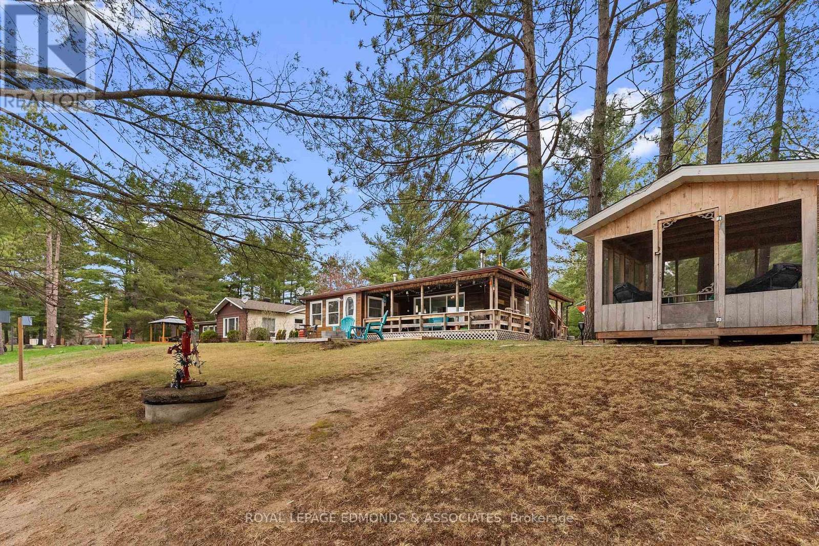 












626 PECOSKIE DRIVE

,
Killaloe, Hagarty and Richards,




Ontario
K0J2A0

