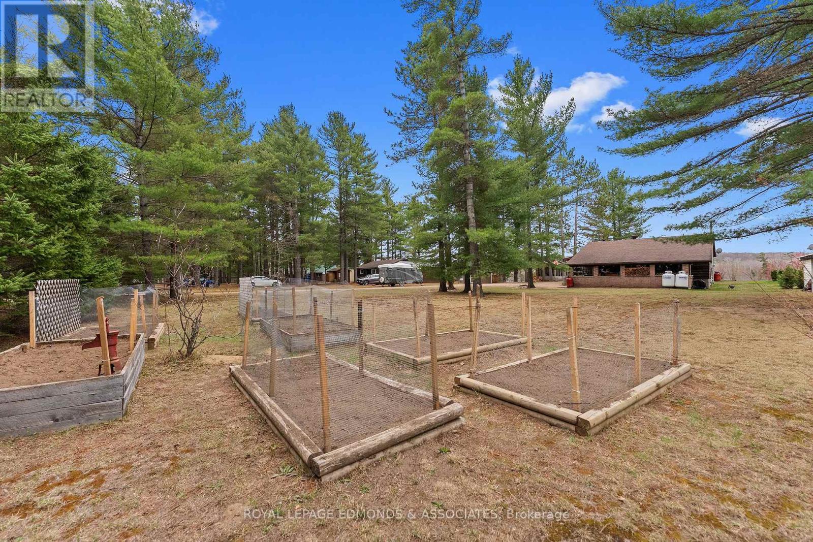 












626 PECOSKIE DRIVE

,
Killaloe, Hagarty and Richards,




Ontario
K0J2A0


