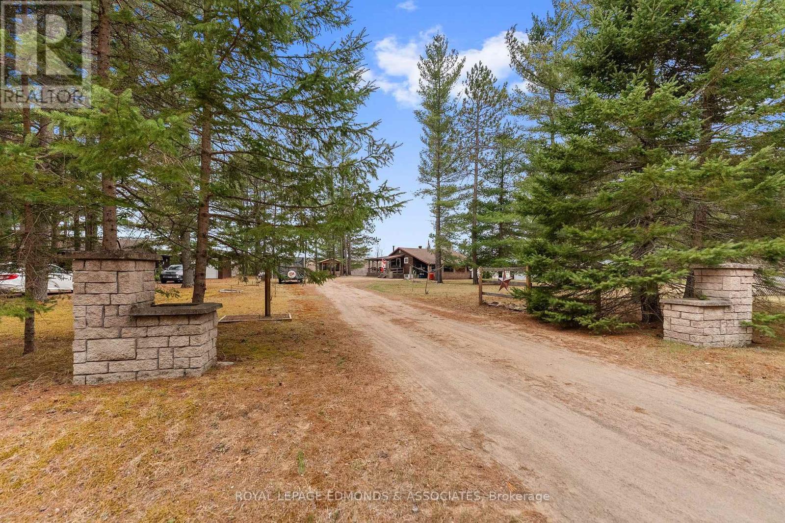 












626 PECOSKIE DRIVE

,
Killaloe, Hagarty and Richards,




Ontario
K0J2A0

