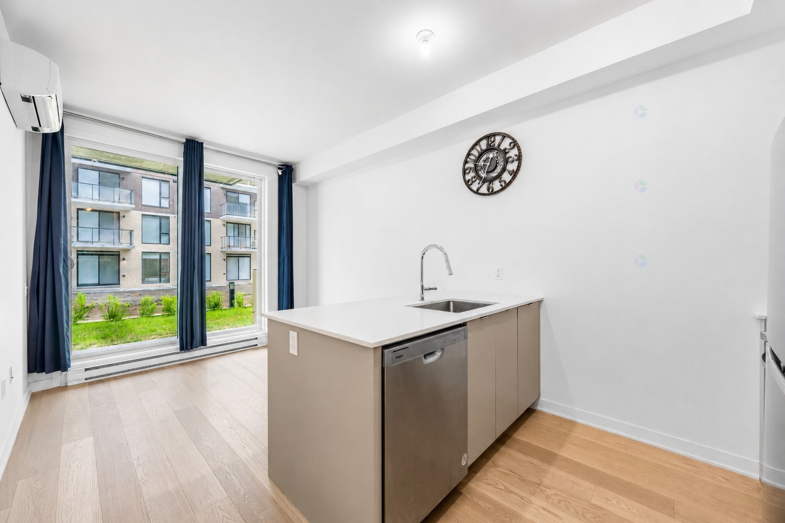 









1485


Rue des Bassins

, 108,
Montréal (Le Sud-Ouest),




QC
H3C1B7

