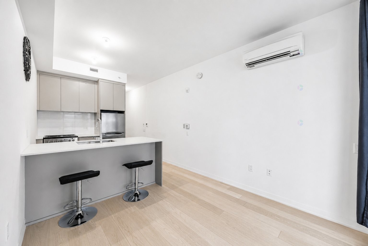 









1485


Rue des Bassins

, 108,
Montréal (Le Sud-Ouest),




QC
H3C1B7

