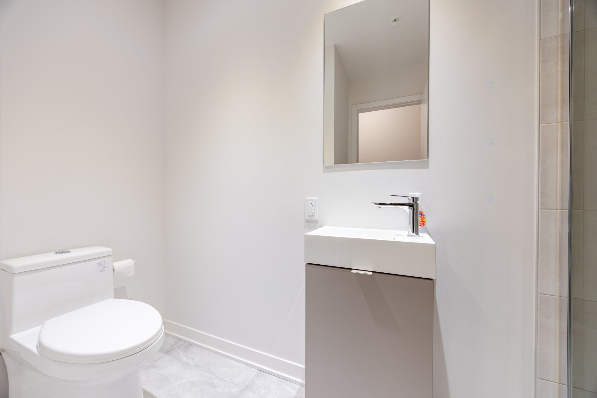 









1485


Rue des Bassins

, 108,
Montréal (Le Sud-Ouest),




QC
H3C1B7

