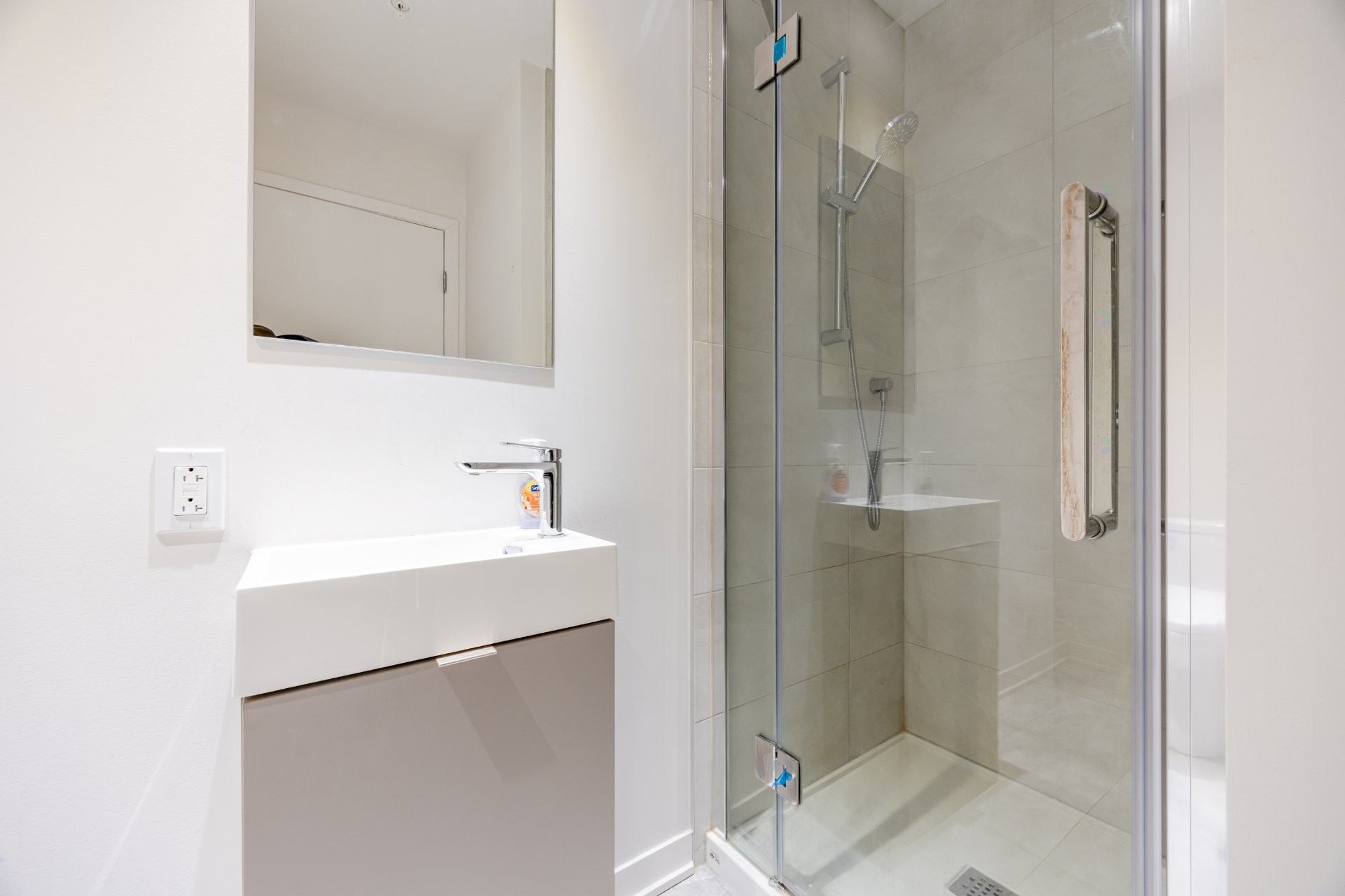 









1485


Rue des Bassins

, 108,
Montréal (Le Sud-Ouest),




QC
H3C1B7

