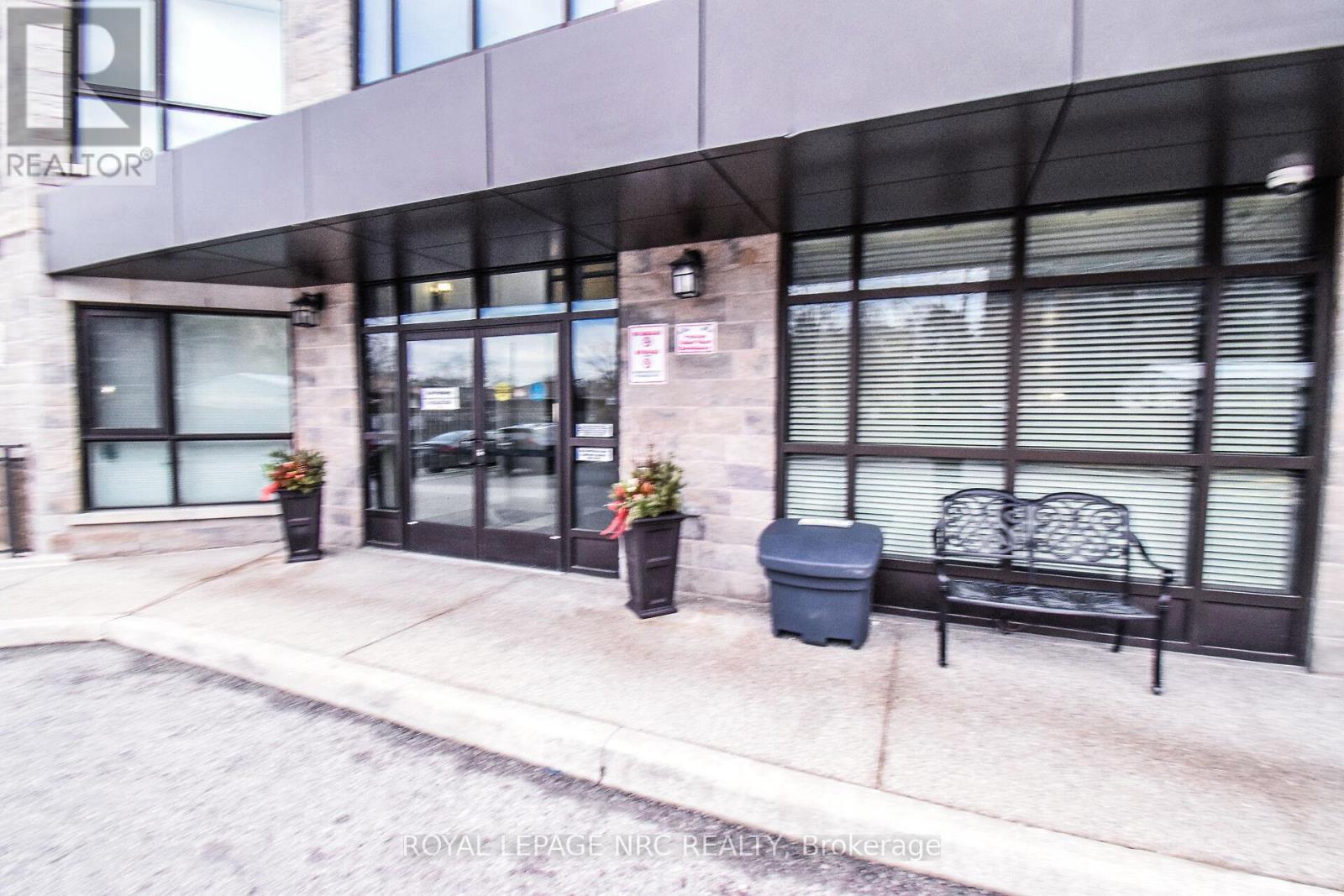 












305 - 379 SCOTT STREET

,
St. Catharines (Vine/Linwell),




Ontario
L2M3W2

