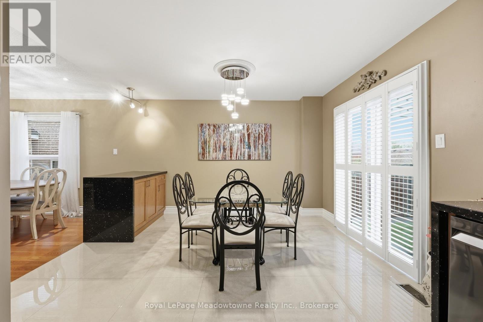 












40 COOLSPRING CRESCENT

,
Caledon (Bolton East),




Ontario
L7E1W6

