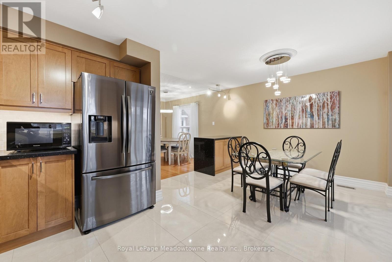 












40 COOLSPRING CRESCENT

,
Caledon (Bolton East),




Ontario
L7E1W6

