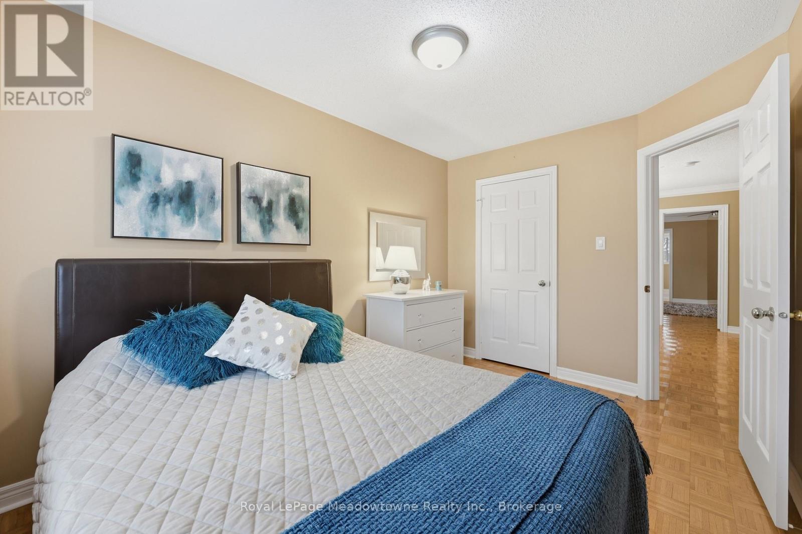 












40 COOLSPRING CRESCENT

,
Caledon (Bolton East),




Ontario
L7E1W6

