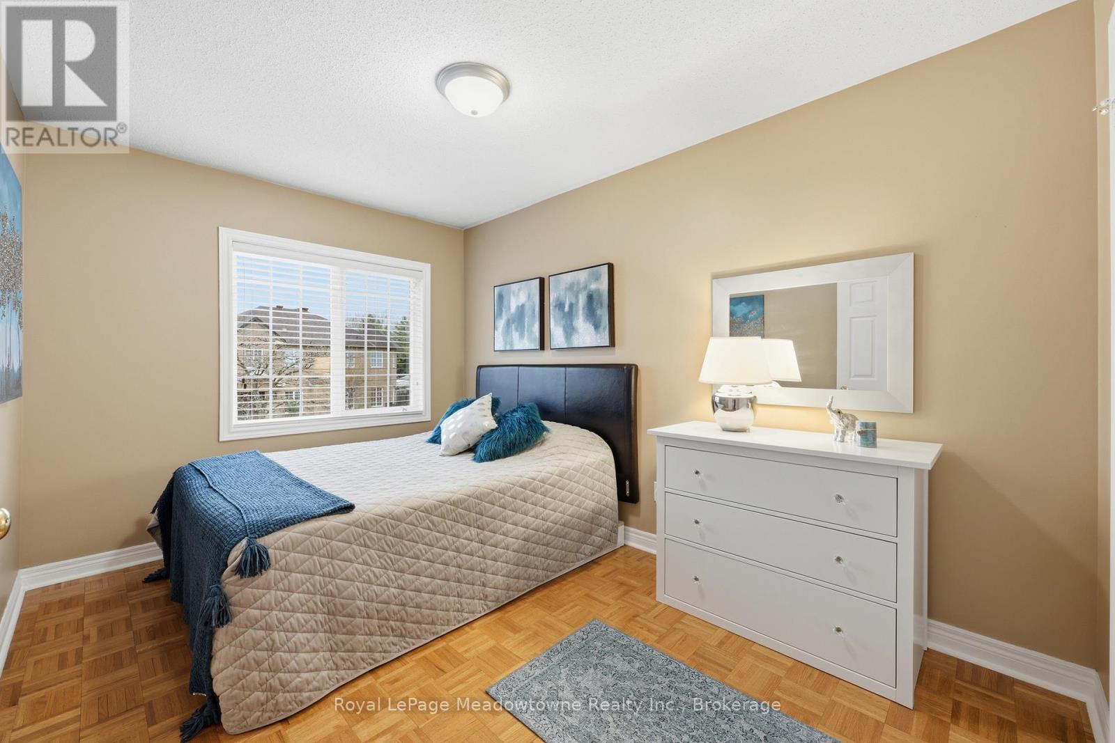 












40 COOLSPRING CRESCENT

,
Caledon (Bolton East),




Ontario
L7E1W6

