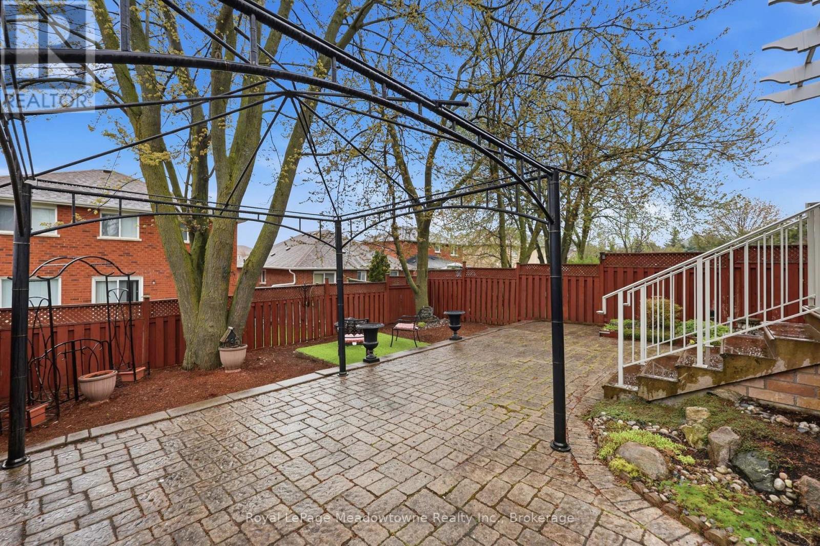 












40 COOLSPRING CRESCENT

,
Caledon (Bolton East),




Ontario
L7E1W6

