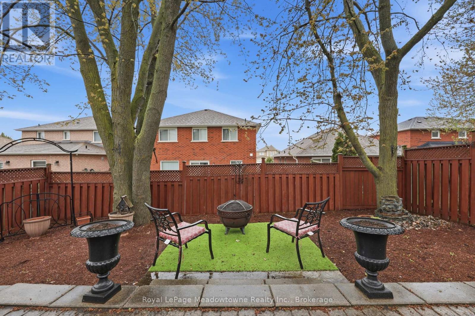 












40 COOLSPRING CRESCENT

,
Caledon (Bolton East),




Ontario
L7E1W6

