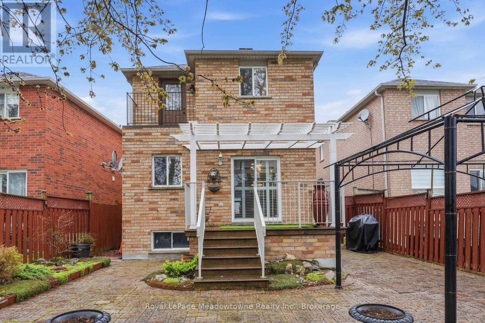 












40 COOLSPRING CRESCENT

,
Caledon (Bolton East),




Ontario
L7E1W6

