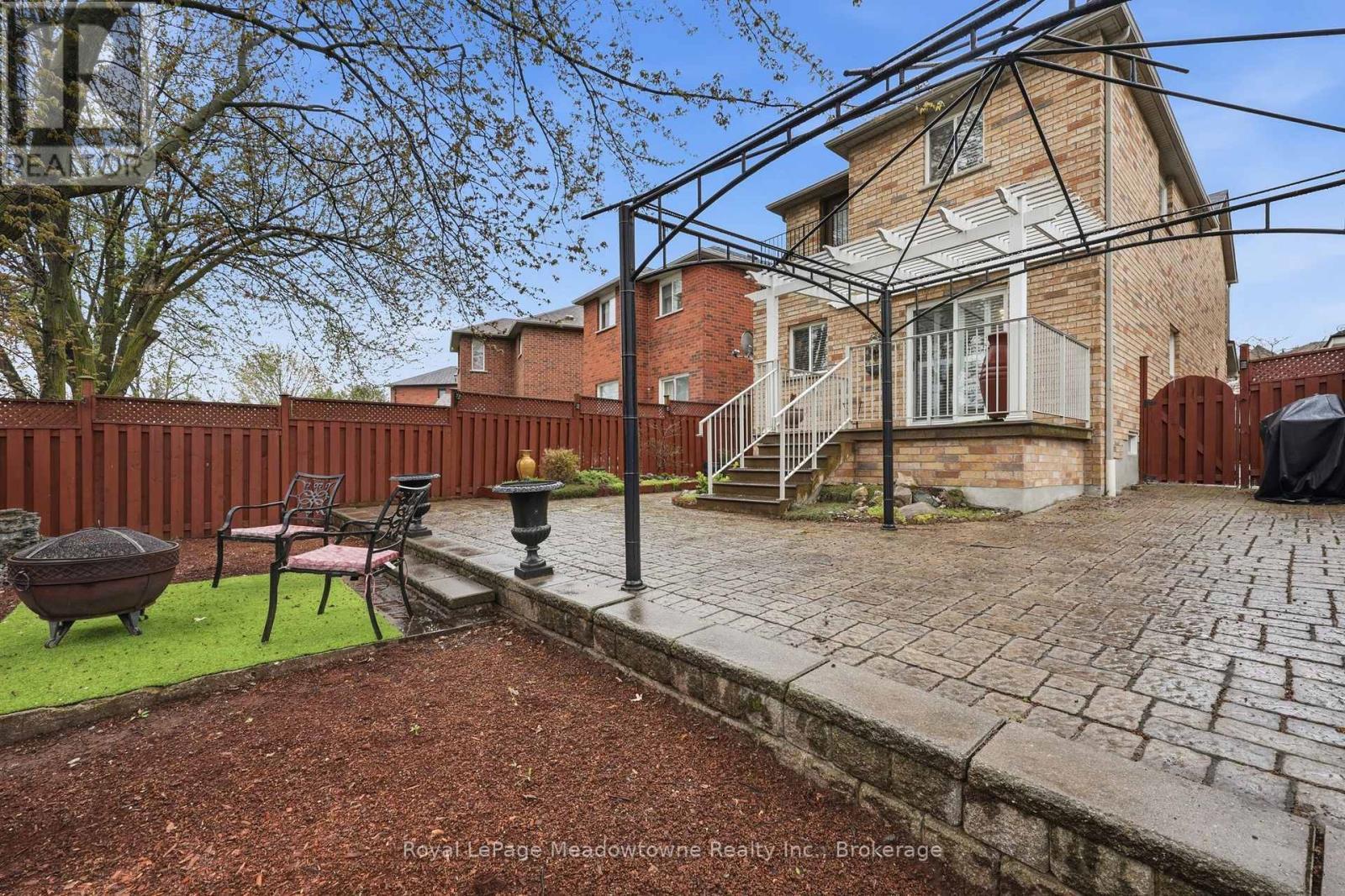 












40 COOLSPRING CRESCENT

,
Caledon (Bolton East),




Ontario
L7E1W6

