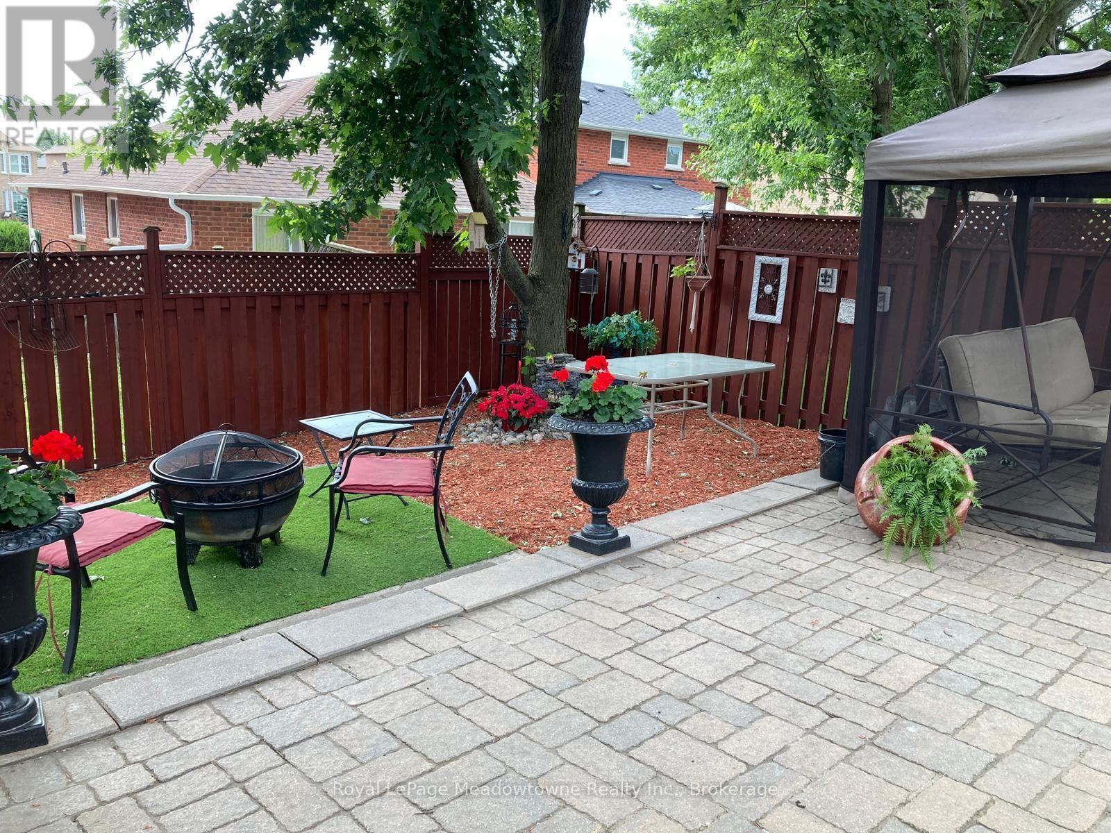 












40 COOLSPRING CRESCENT

,
Caledon (Bolton East),




Ontario
L7E1W6

