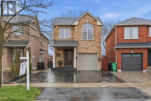 3 Car parking in Driveway