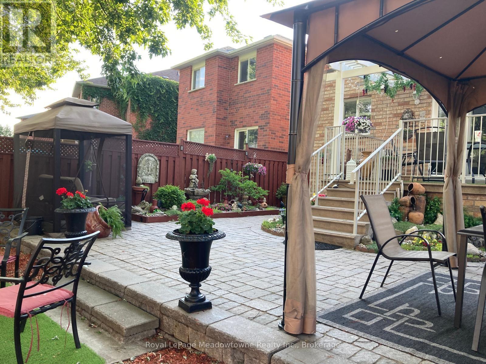 












40 COOLSPRING CRESCENT

,
Caledon (Bolton East),




Ontario
L7E1W6


