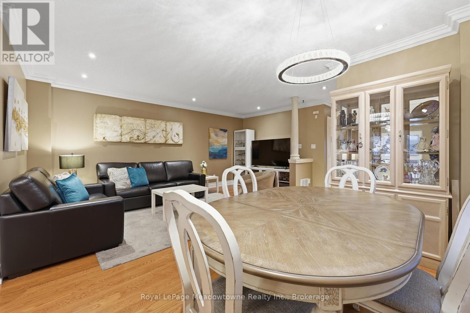 












40 COOLSPRING CRESCENT

,
Caledon (Bolton East),




Ontario
L7E1W6

