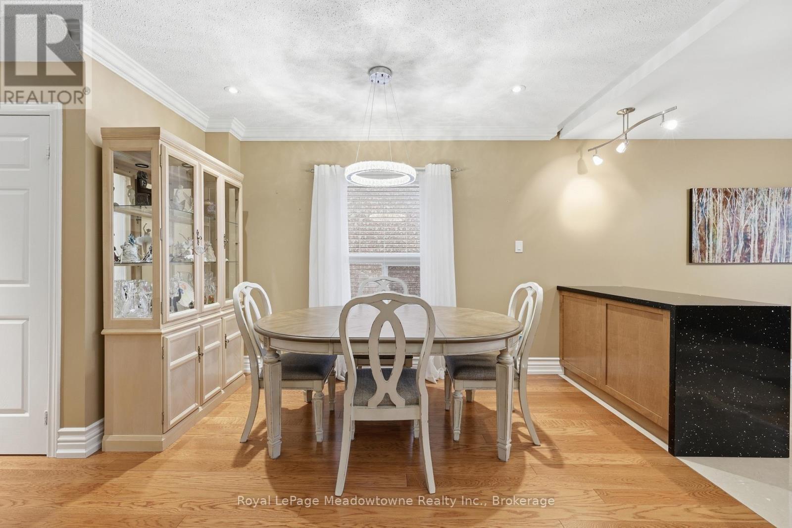 












40 COOLSPRING CRESCENT

,
Caledon (Bolton East),




Ontario
L7E1W6

