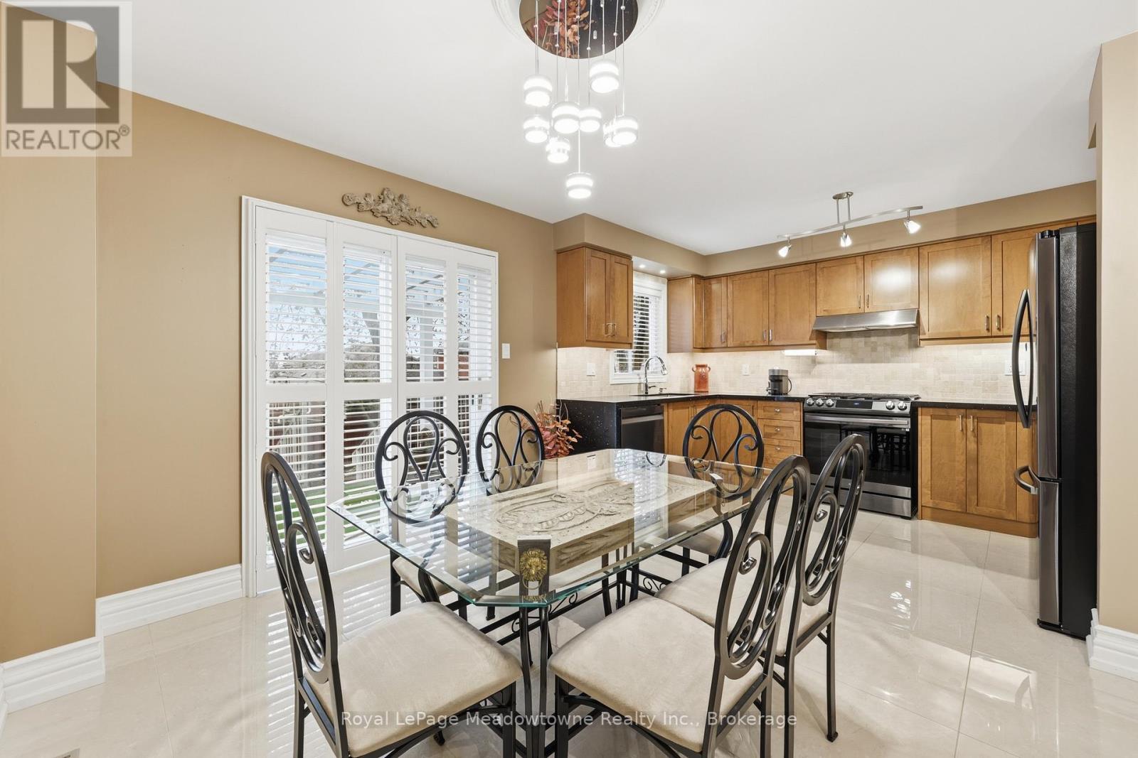 












40 COOLSPRING CRESCENT

,
Caledon (Bolton East),




Ontario
L7E1W6

