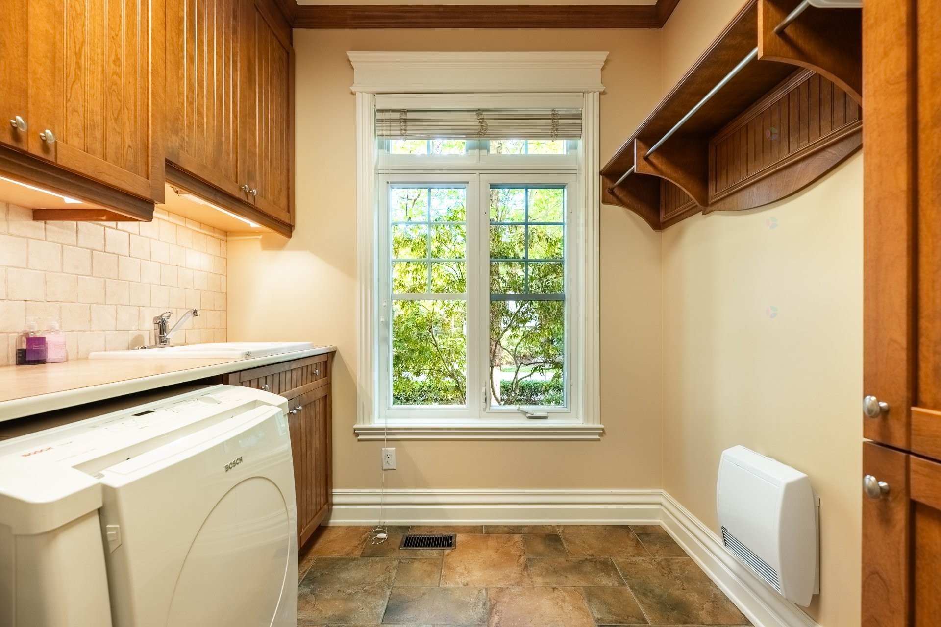 









20


Rue De Richelieu

,
Chambly,




QC
J3L2B9

