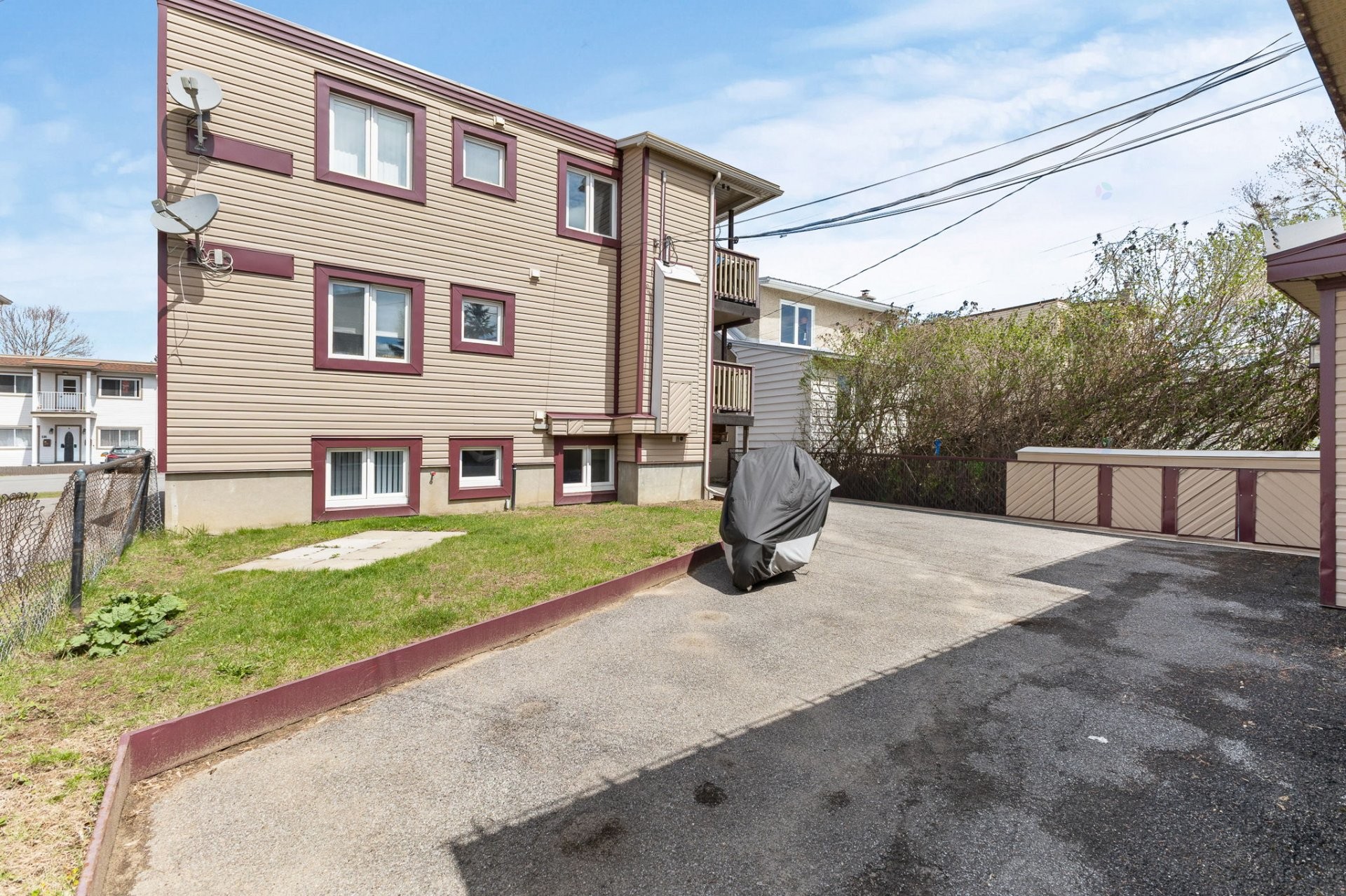 









113


Rue De Lorimier

,
Gatineau (Hull),




QC
J8Y3E7

